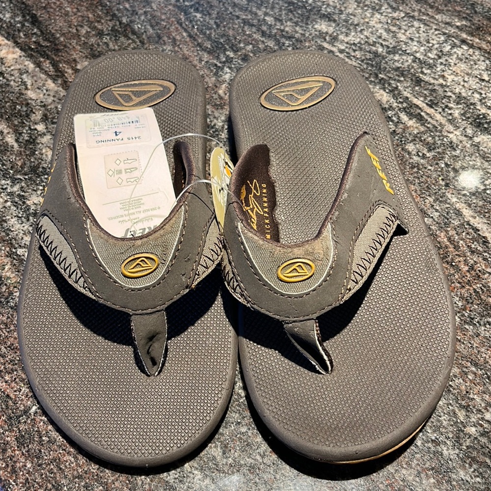 REEF Men's Fanning Flip Flops w/Bottle Opener in Brown